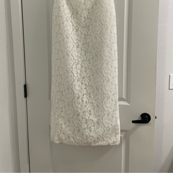 Rosie Etienne Penelope Lace Gown - Picture 10 of 16